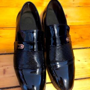 Men’s dress shoes
